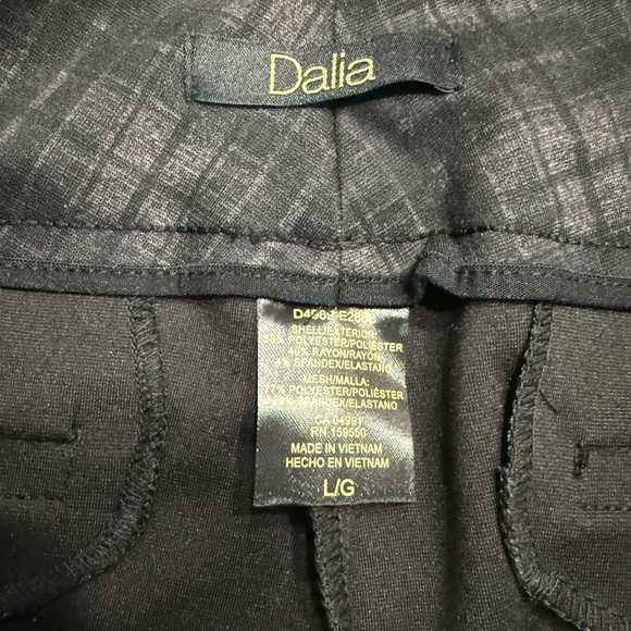 Dalia
Size Lg - Picture 4 of 4